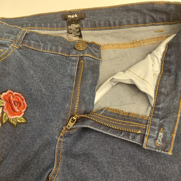 Mark. Haven Distressed Floral Embroidered Patch Dark Wash Denim Flare Jeans Sz 6 - Picture 8 of 14